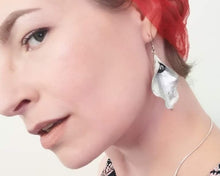 Ladda upp bild till gallerivisning, MIARA - Örhänge - singel - hematit